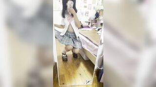 Loli dâm mình dây thích phô dâm trước gương #10