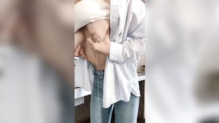 Vắt sữa tươi từ cặp vú bò to nhiều sữa của dâm nữ p2