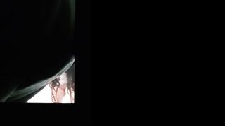Quay lén em hàng xóm quên kéo rèm cửa