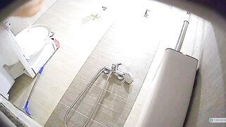 Quay lén chị dâu mông to đi tắm,nhìn cặp mông săn chắc đã ghê
