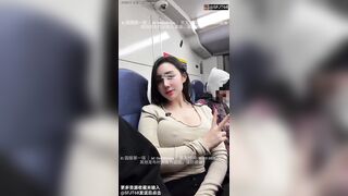 Vợ chồng này bạo vl, vợ sục cu chồng trên xe bus luôn