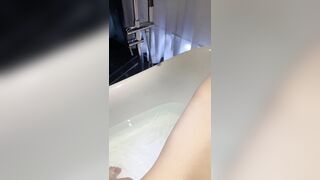 làm tình trong nhà tắm với bé sinh viên dáng đồng hồ cát thanh tú