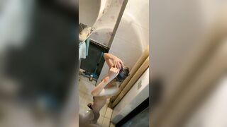 quay lén cô bạn phòng bên đi tắm