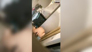quay lén cô bạn phòng bên đi tắm
