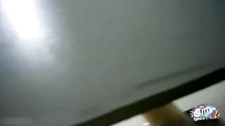 quay lén các em nhân viên massage đi vệ sinh
