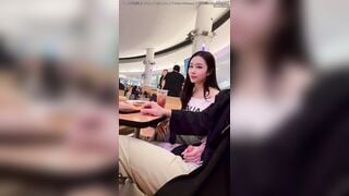 Bạo vl, lôi cặc bồ ra bú ngay trung tâm thương mại