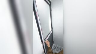 lén lút cùng gì em gái của vợ trong nhà tắm