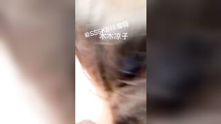 Vạch cu chồng ra bú tkhi đi tàu