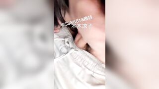 Vạch cu chồng ra bú tkhi đi tàu