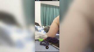 Call video với em rau học sinh dâm dáng ngon vú bự nằm trên giường móc lồn cho a xem