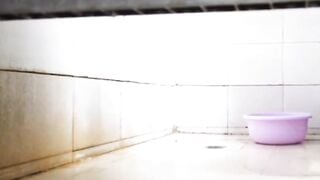 Quay lén e sinh viên chung trọ dáng ngon đi tắm,mấy e sinh viên toàn hàng non thôi p6