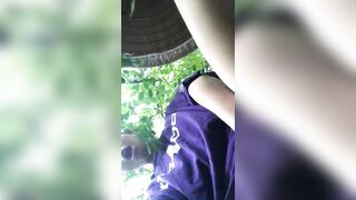 Em gái 17 tuổi mới lớn nứng lồn quá trốn ra sau nhà thủ dâm xem kích thích vl ra p2