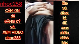 Em Gái 16 tuổi nứng lồn thủ dâm với cây tua vít sướng lồn chảy nước