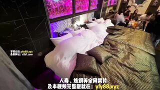 Rủ các em gái đi hát rồi địt tập thể