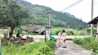 2 em teen mình dây dâm tự tin show hàng dâm public cho mấy cô chú trg xóm xem p2