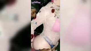Bên họ thoáng vl, có tiền là được vạch lồn địt
