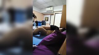 Loạn luân chồng vắng nhà con riêng của chồng vào phòng đụ mẹ kế