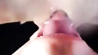 Hữu duyên bú được cái lồn hồng đẫm nước