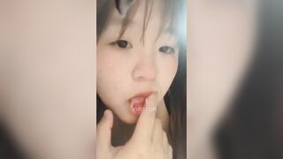 E CÓ SỞ THÍCH LÀ, MÚT TAY