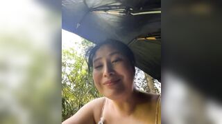 Trốn chồng ra vườ call video với trai trẻ bú liếm cu giả dâm đãng