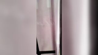 Quay lén chị gái hàng xóm tắm