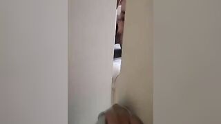 Quay lén thằng bạn địt nhau với ghệ nó tại phòng