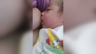 Sữa mẹ là là tốt nhất hãy cho con hoàn toàn  bằng sữa mẹ nhé.