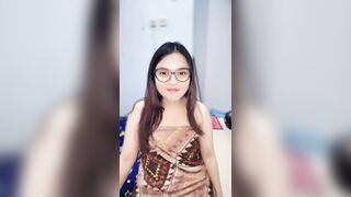 2 chị em dâm đãng như đĩ móc lồn cho nhau trông nứng lồn méo chịu được