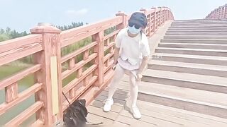 BÀ CÔ RA ĐƯỜNG NGHỊCH DẠI
