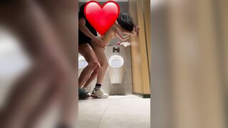 Địt em học sinh mới lớn trong wc