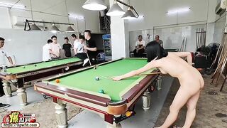 Phô dâm trực tiếp trong quán billiards