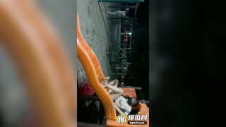 Em gái đi khắp nơi phô dâm và gạ địt