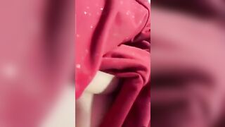 Em gái vú bự ở nhà nứng lồn thủ dâm cho sướng lồn
