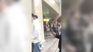 gái xinh khoe hàng public nơi công cộng