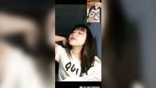 trâm anh đang học mà cứ đòi coi zú
