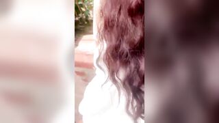 trưa mát giờ lôi em ra sân địt luôn vừa địt vừa hóng gió