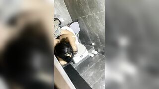 siêu phẩm quay lén các em xinh đi đái nhìn thật thích mắt - phần 4