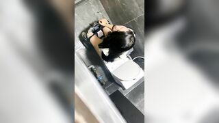 siêu phẩm quay lén các em xinh đi đái nhìn thật thích mắt - phần 12