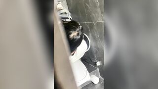 siêu phẩm quay lén các em xinh đi đái nhìn thật thích mắt - phần 12
