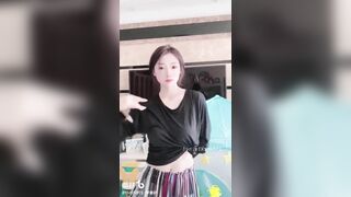 sinh viên năm 3 đh quay clip nhảy khiêu dâm bán quạt