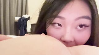 Em ghệ dâm vú bự có sở thích bú cu a và đặc biệt rất thích ngoáy lỗ đích của a p2