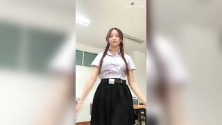 E THƯ KÍ MỚI VÀO LÀM