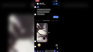 Bé Nhi Đút kẹo mút vào lồn