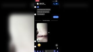 Bé Nhi Đút kẹo mút vào lồn