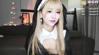 nữ tu sĩ lồn múp