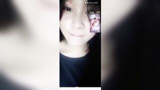 Nhỏ em họ biểu cảm khi được dạy xem sex