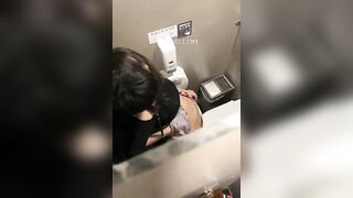 QUAY LÉN , 2 BẠN SINH VIÊN , ĐỊT NHAU TRONG WC