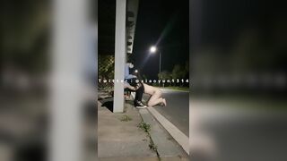 thằng bạn trai biến thái bắt con người yêu bò ra đường cho kích thích