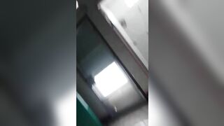 Đụ bé người yêu sinh viên năm nhất rất dâm, đụ thì ngại lấy tay che mặt.
