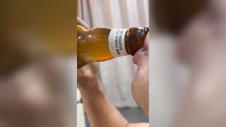 Nhét trứng cút chiên vào lồn